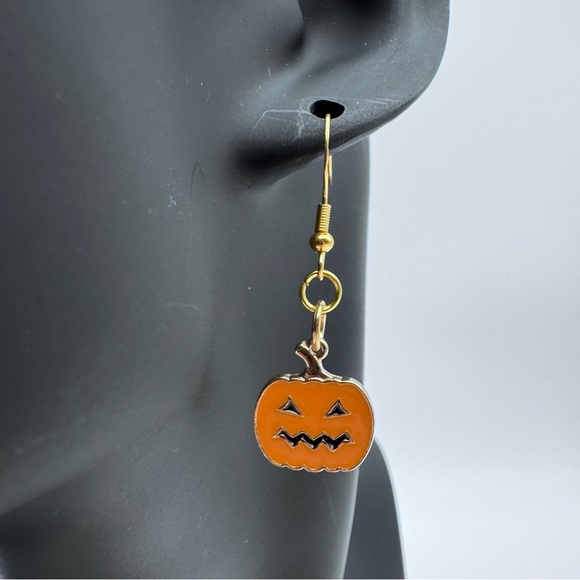Handmade Jewelry - Handmade Pumpkin DangleHalloween Earrings - Gold and Black